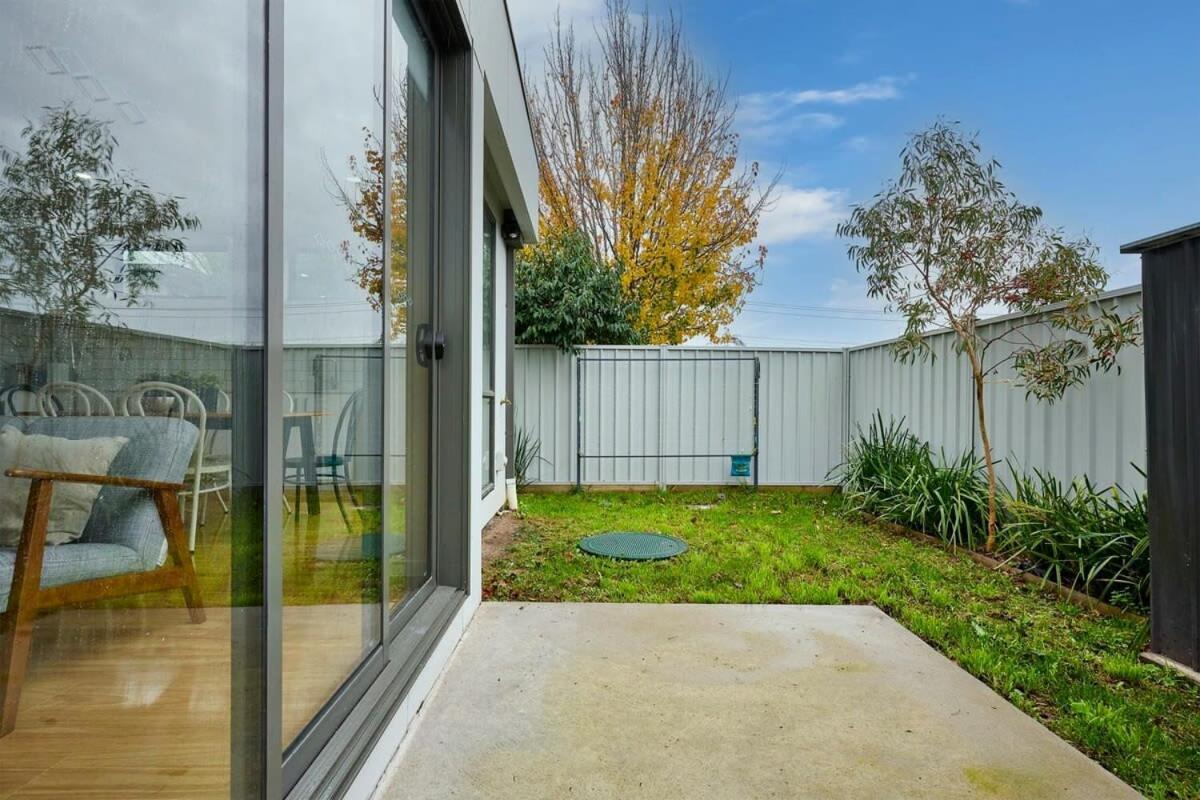 Contemporary Urban Escape Braybrook Villa Exterior photo